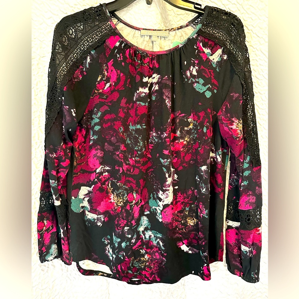 Daniel Rainn Minni Crochet Trim Knit Top. Dark Pink Floral Print. Size M. NWT